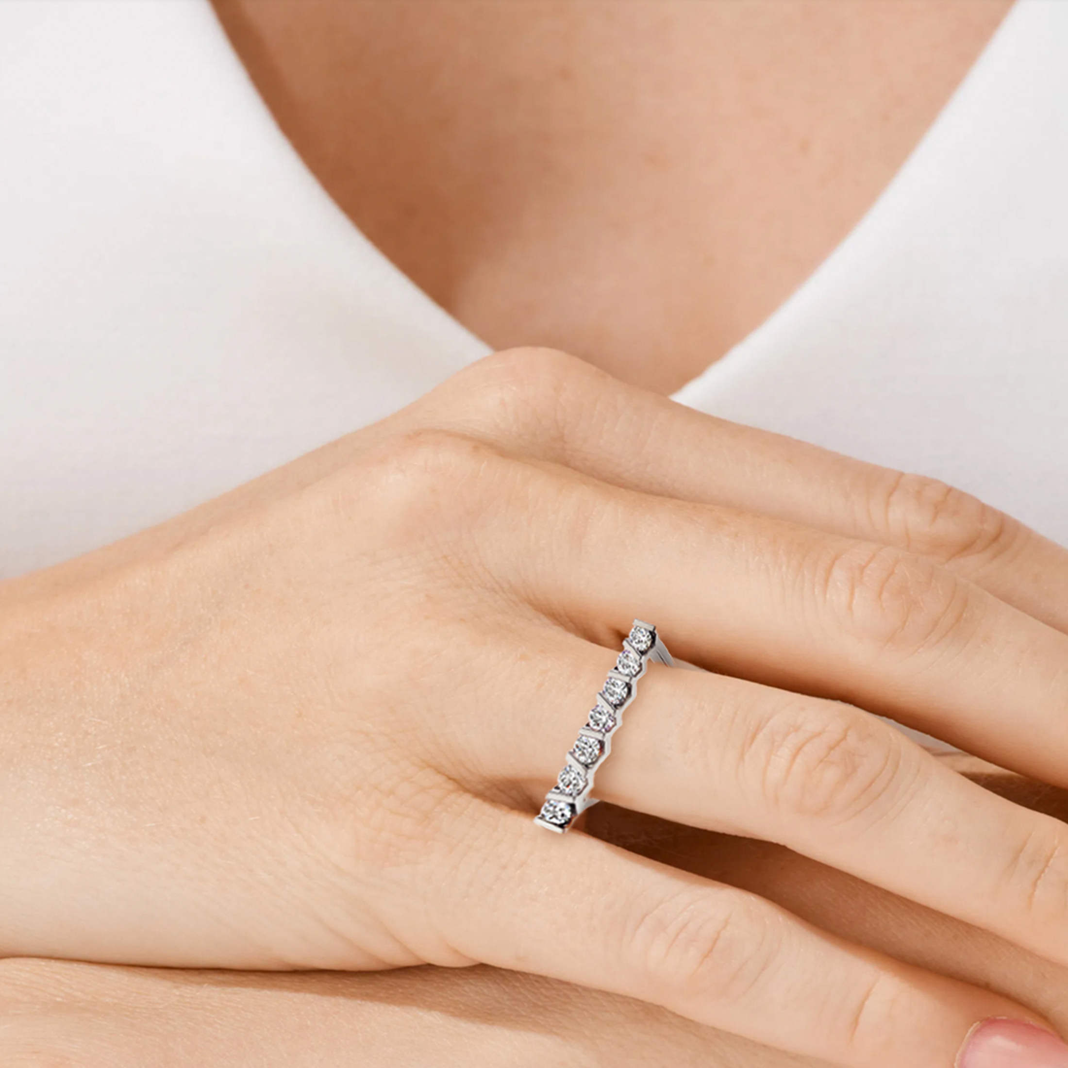 霓星 Vivida V 型戒指