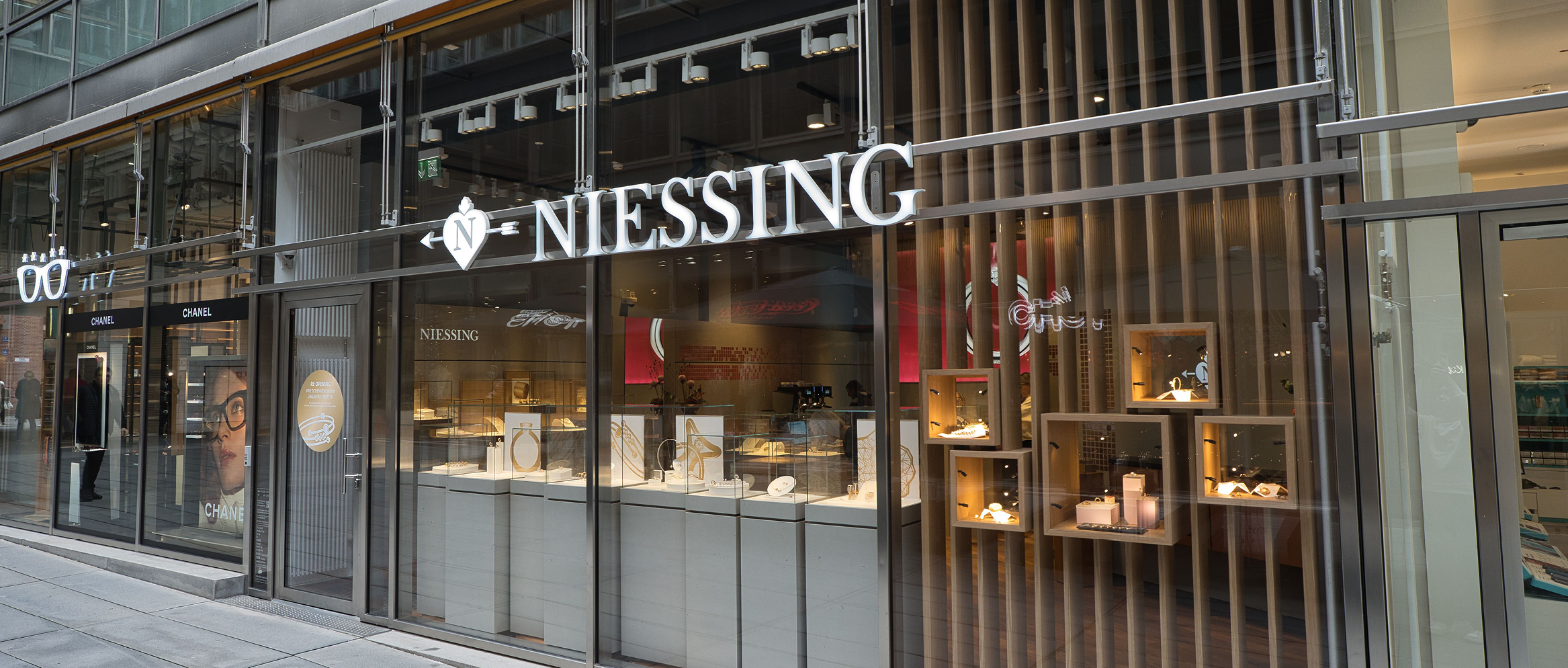 Selling precious metal in the niessing stores