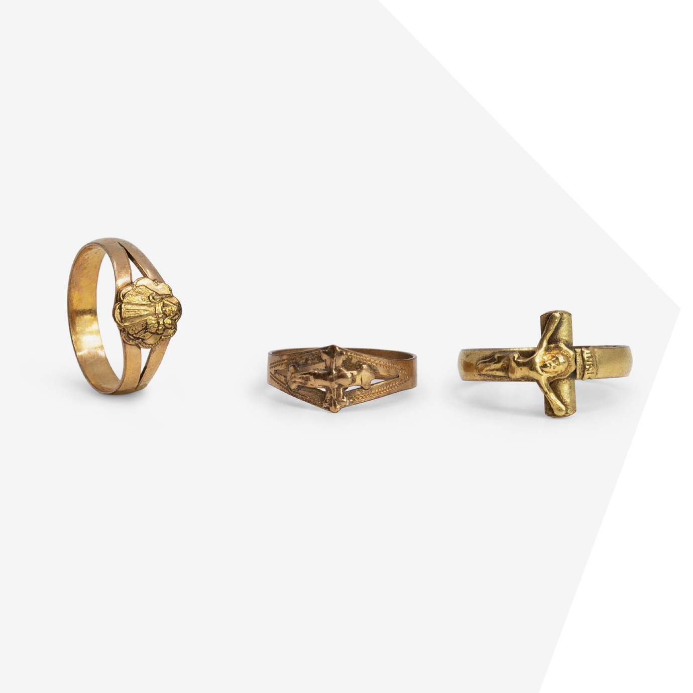 WEDDING RINGS MADE WITH LOVE
