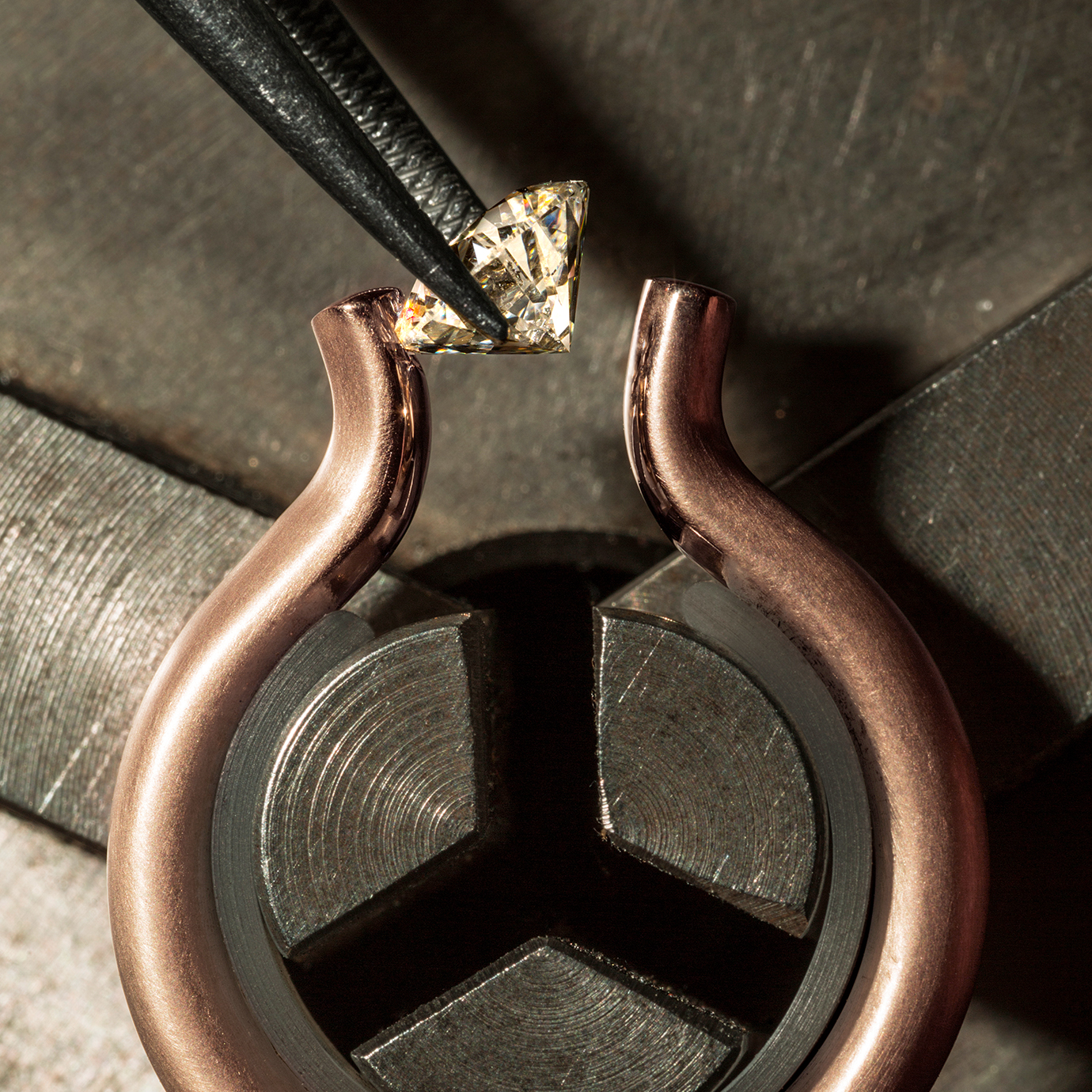 A PRECIOUS METAL WITH OUTSTANDING PROPERTIES