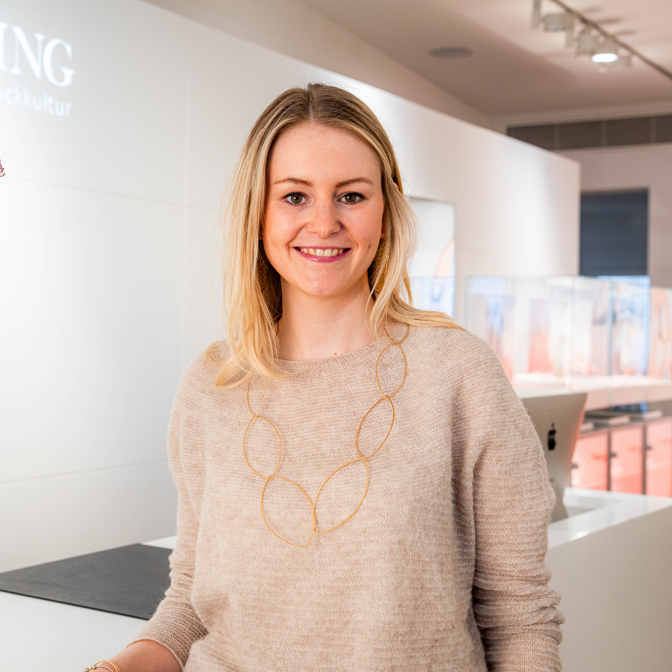 OFFENE STELLEN NIESSING STORES UND IN UNSEREM HEAD OFFICE IN VREDEN